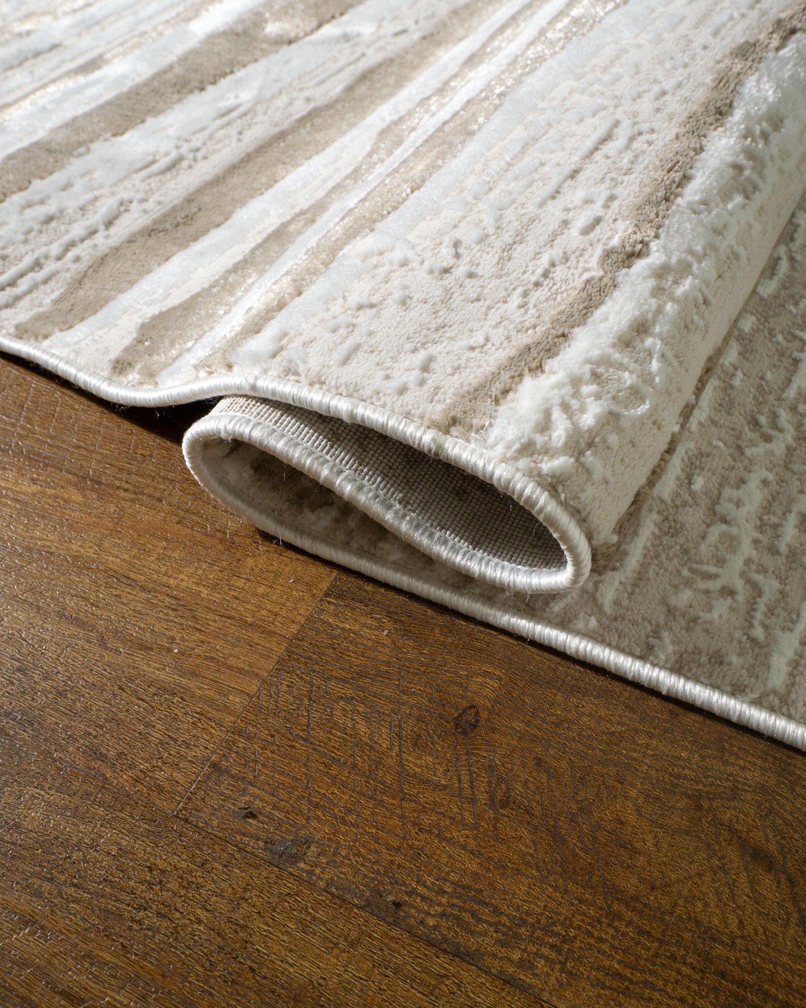 Lucien Modern Lined Rug