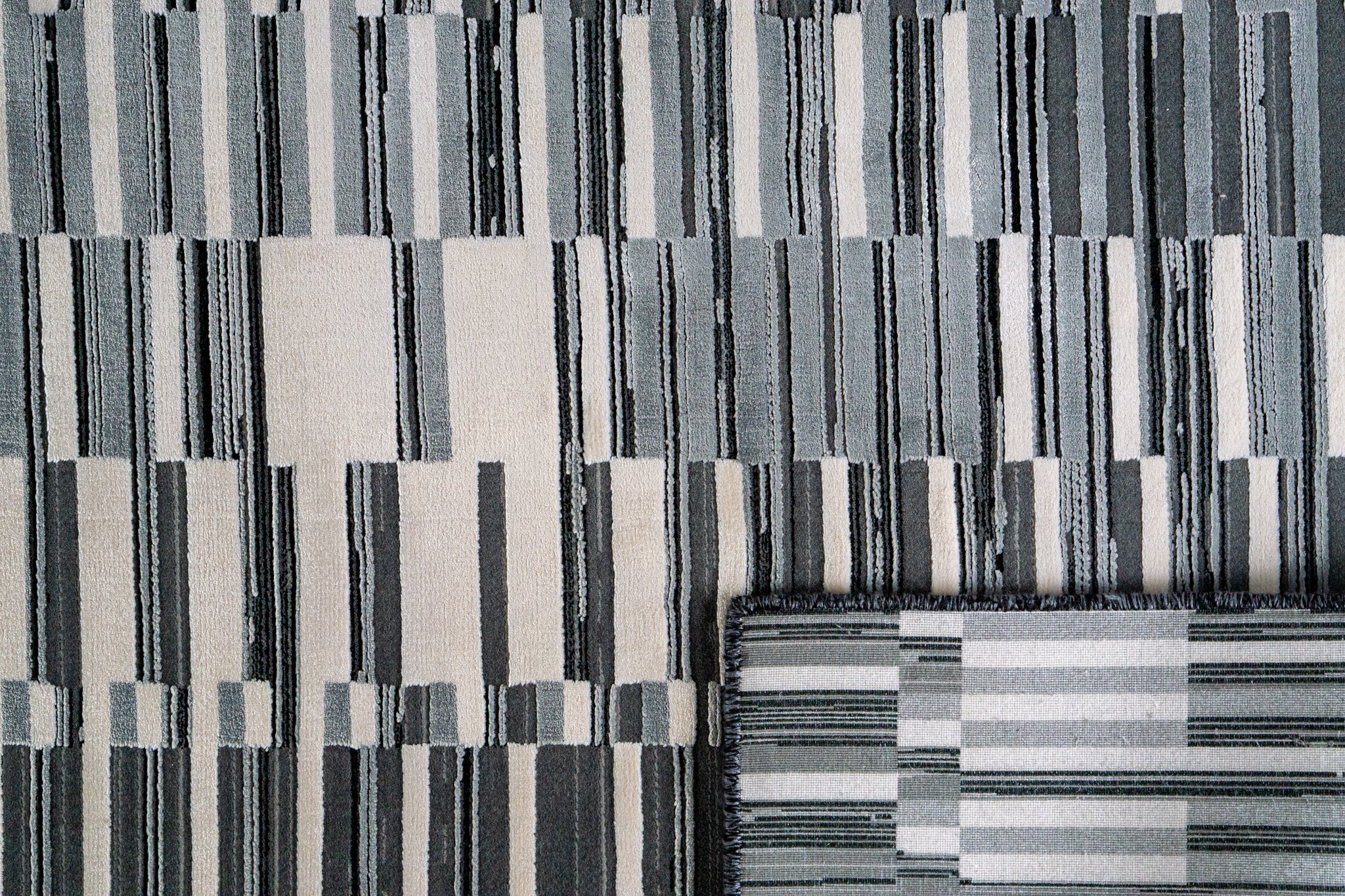 Savieh Modern Rug