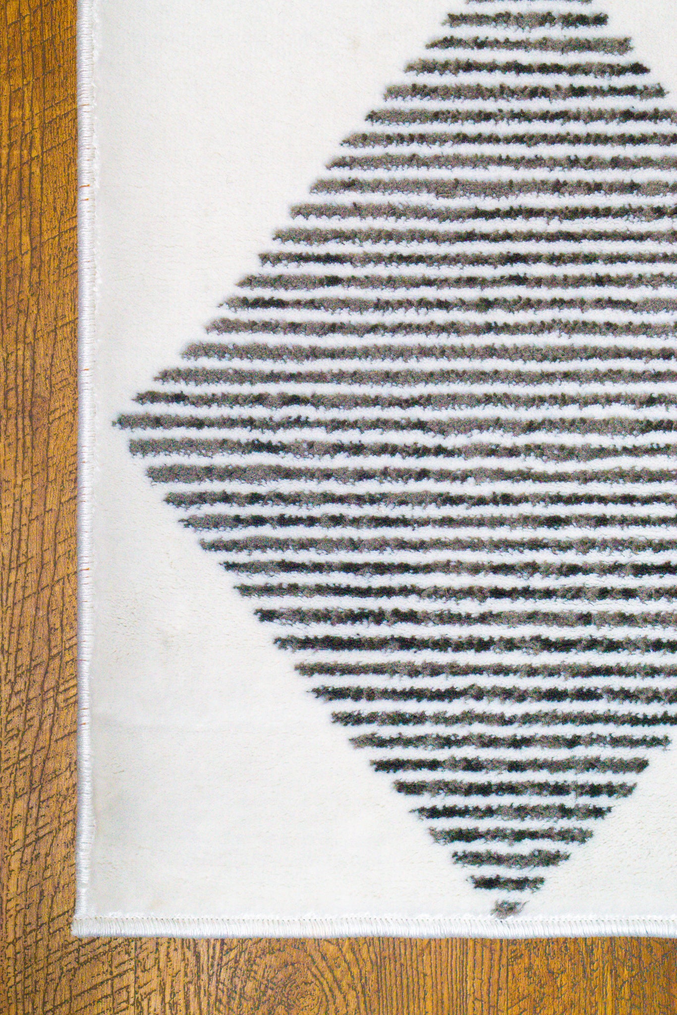 Fides Diamond Geometric Rug