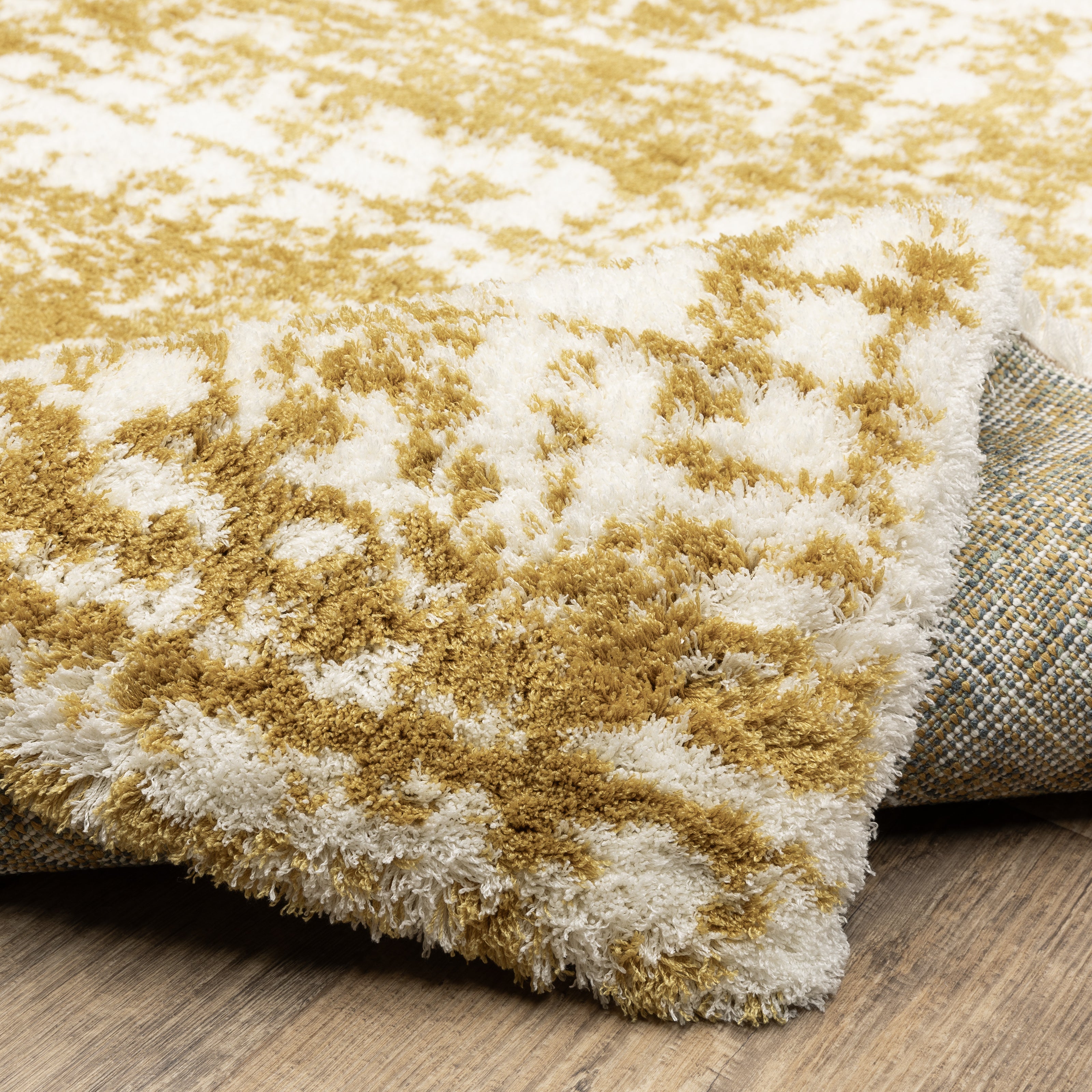 Gold and white distressed texture rug with abstract horizontal pattern