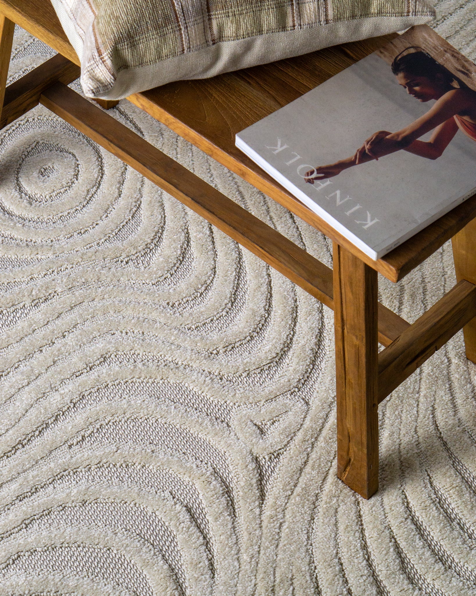 Cream wavy line patterned rug with organic swirled texture design