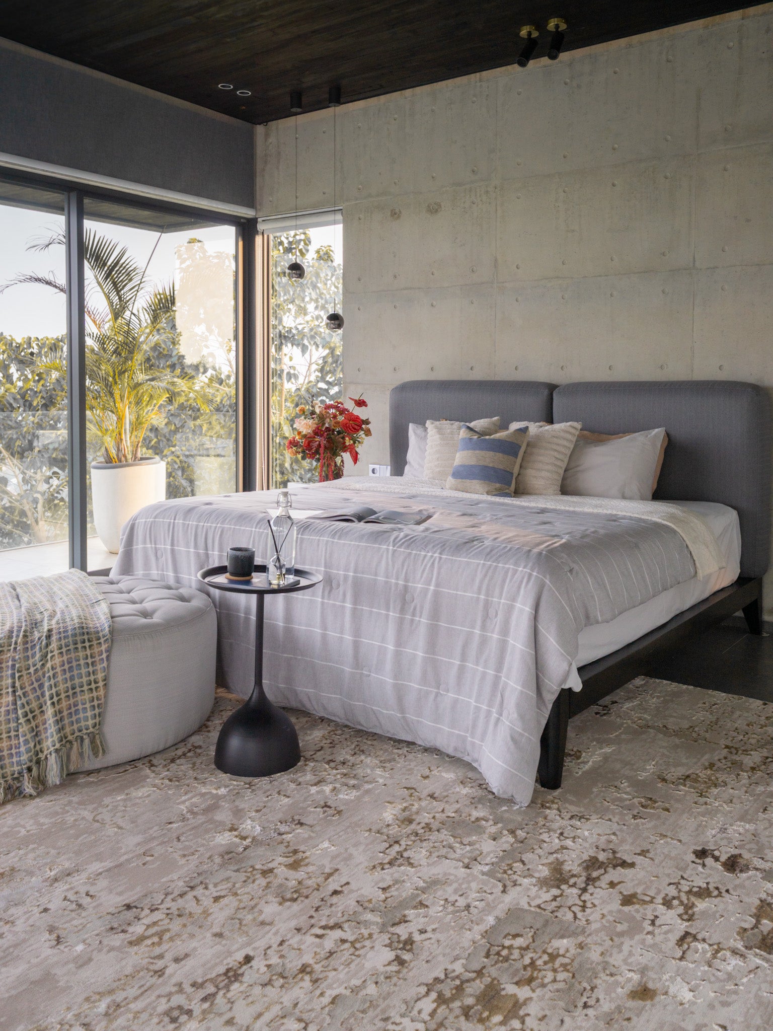 Liora Distressed Abstract Rug