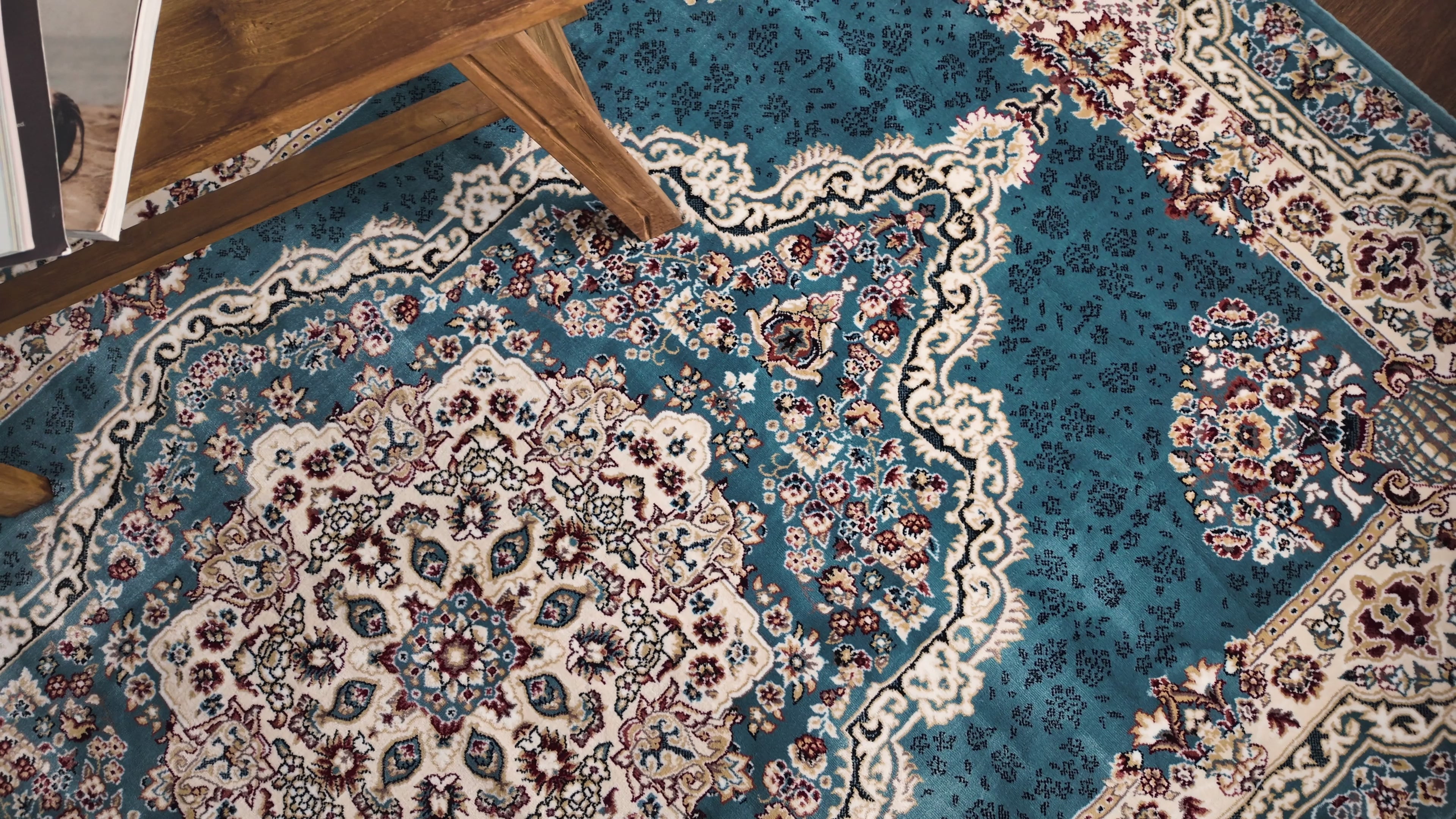 Gavino Diamond Traditional Rug