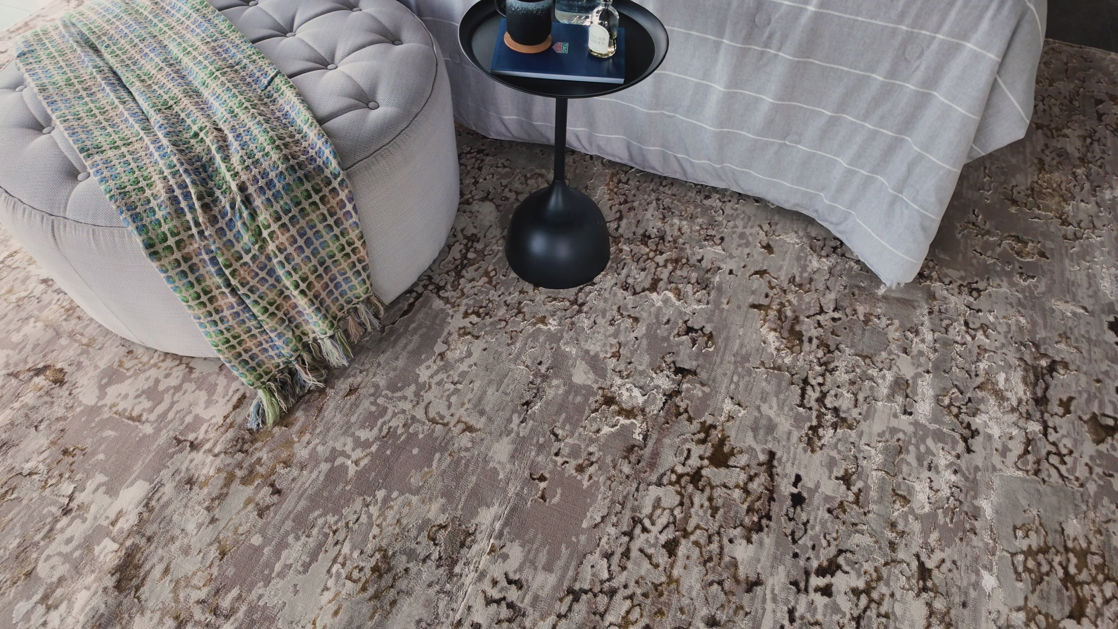 Liora Distressed Abstract Rug