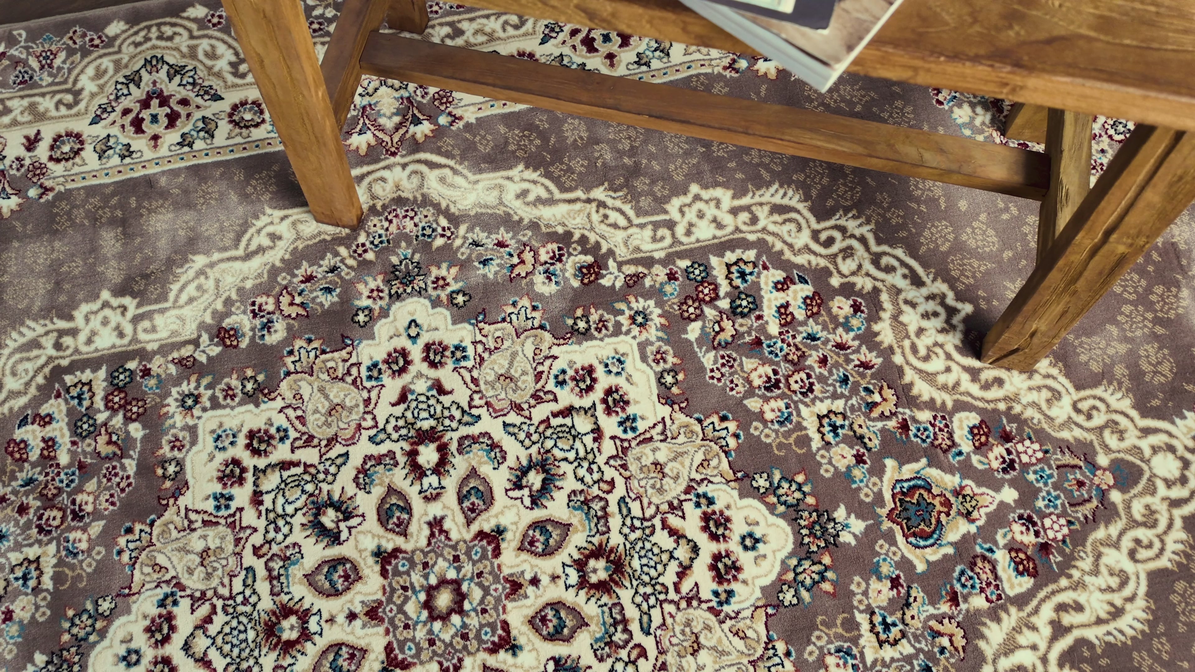 Gavino Diamond Traditional Rug