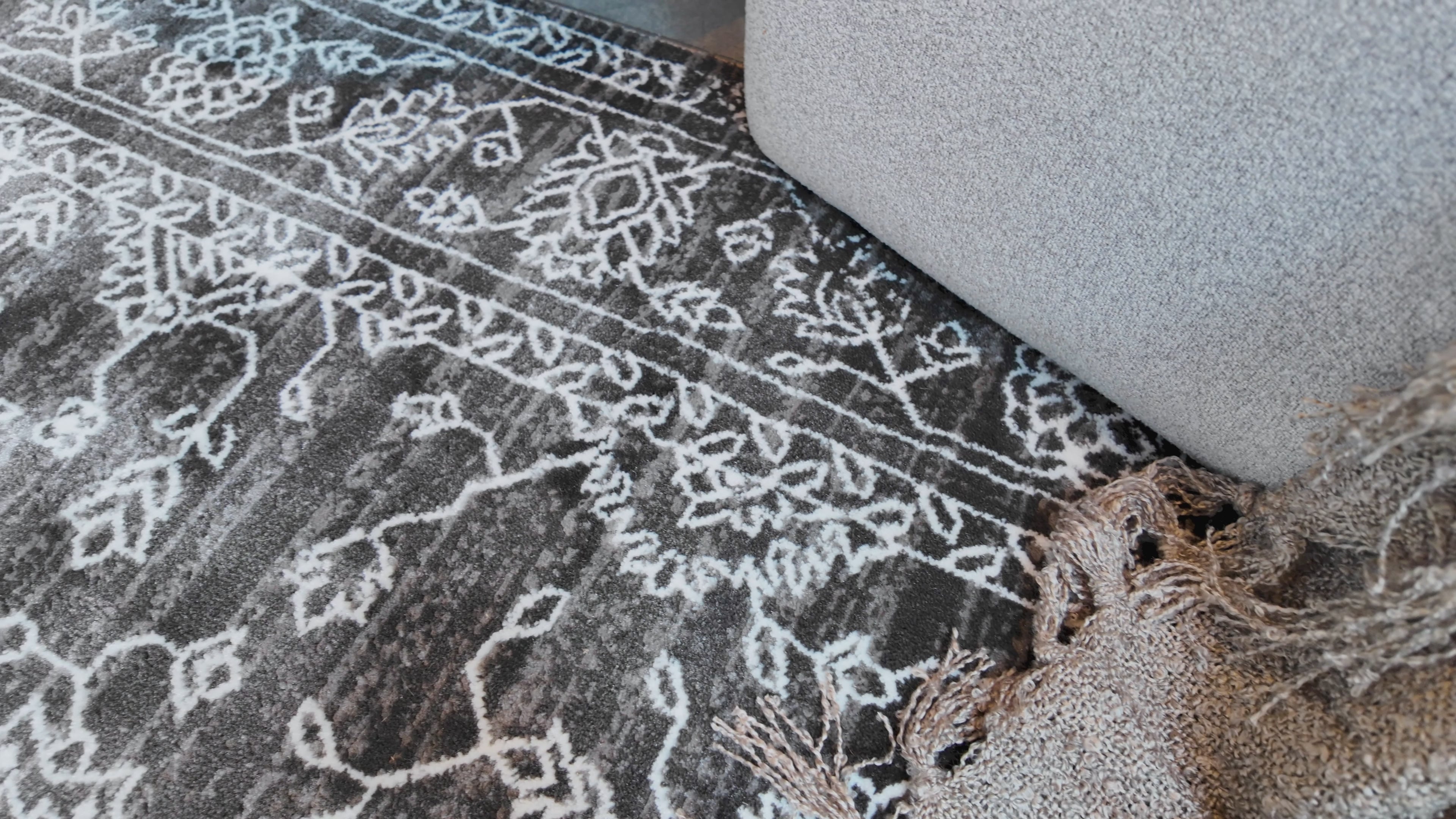 Fides Vintage Bordered Floral Rug